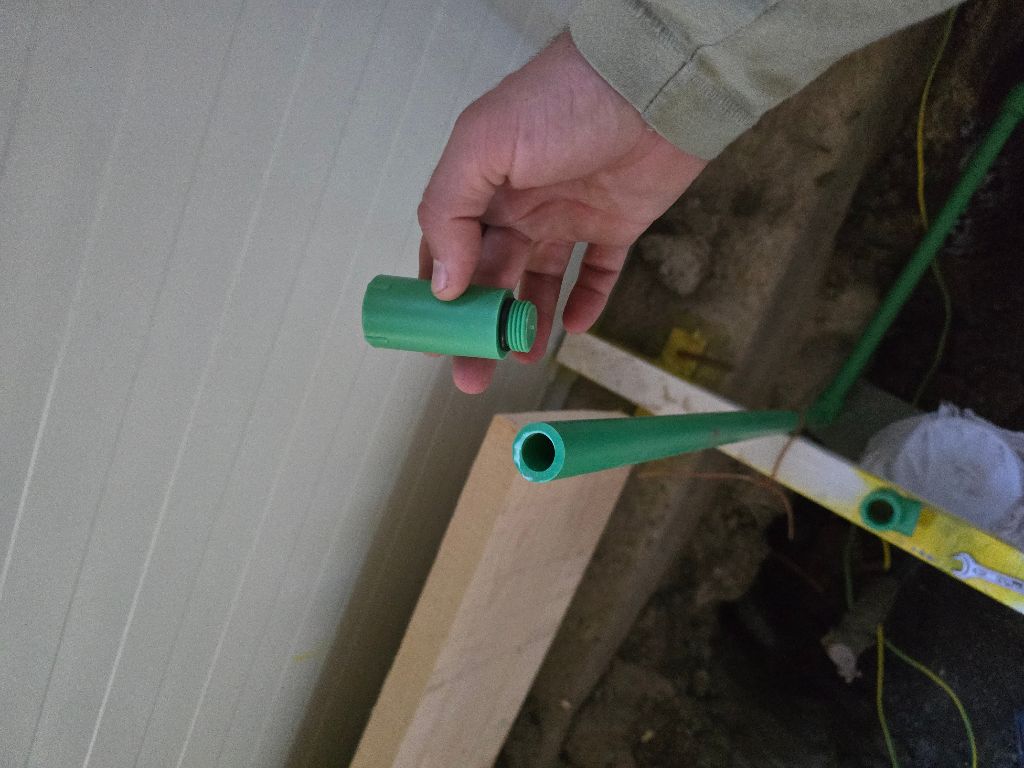 Tražim vodoinstalatera — slika