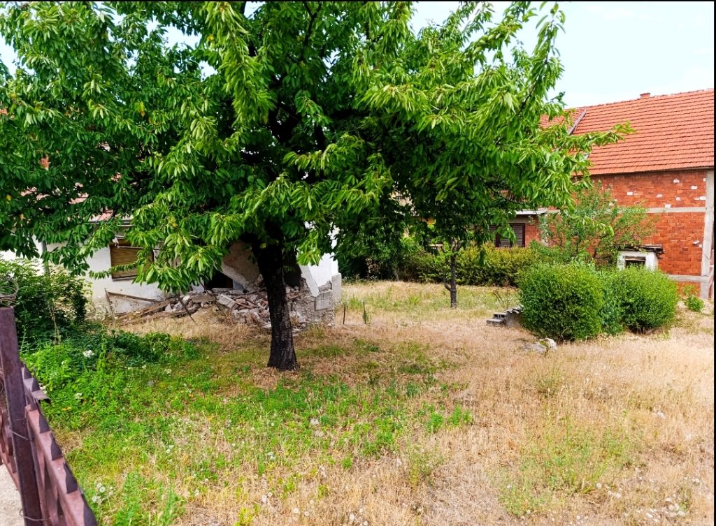 Potrebna mi je usluga košenja trave